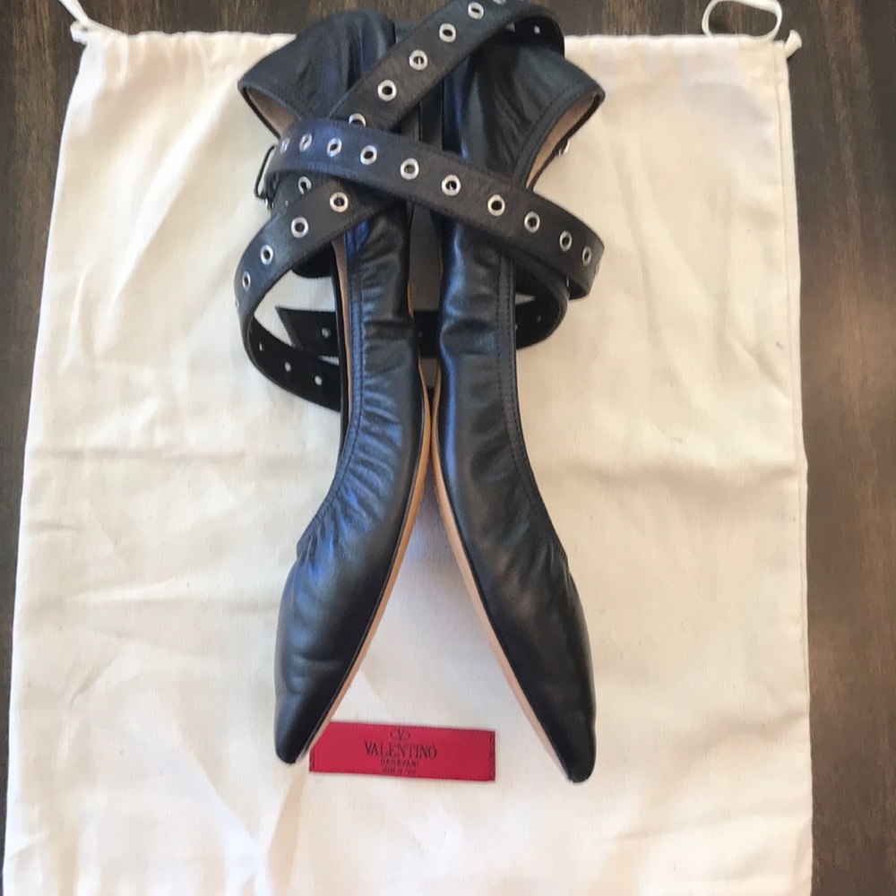 Authentic Valentino Black Leather Grommet Ankle Wrap Flat - Picture 6 of 8